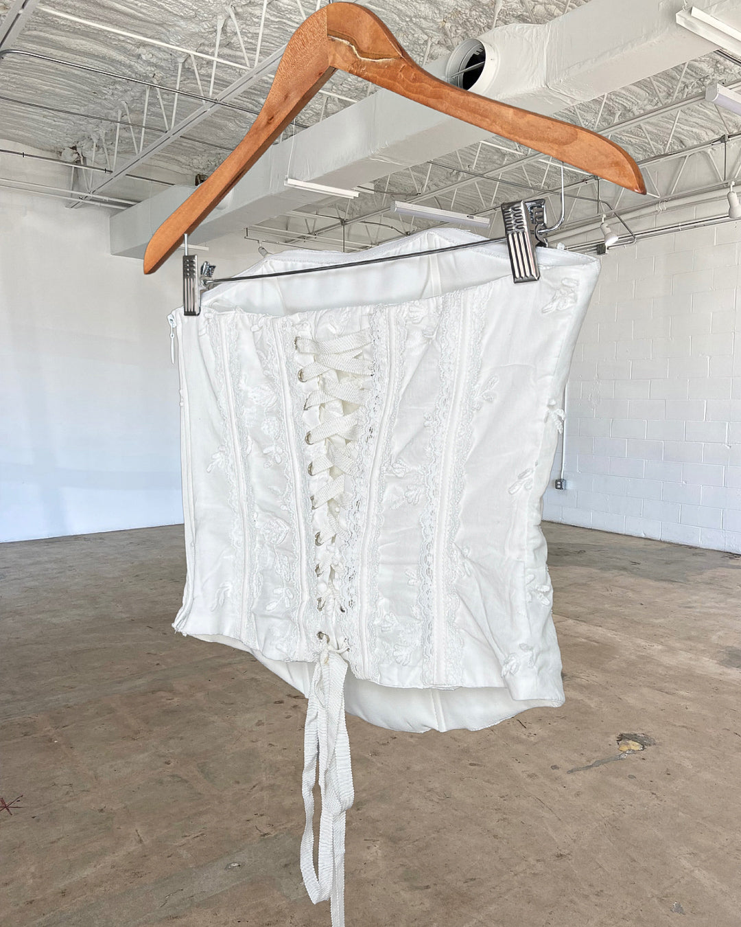 CELESTE EMBROIDERED CORSET TOP IN WHITE