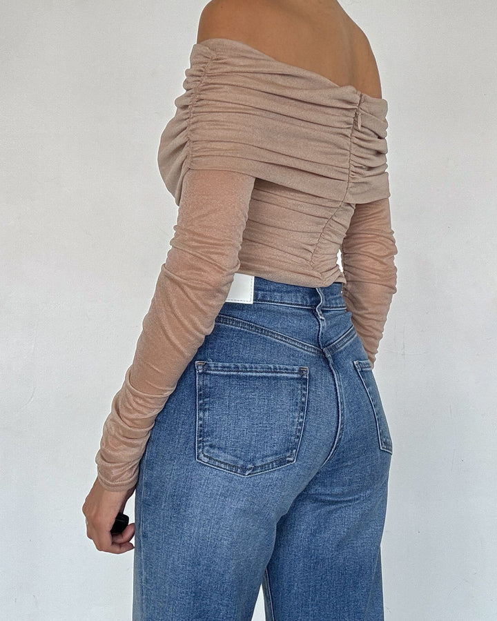 OPHELIA OFF THE SHOULDER TOP IN TAUPE