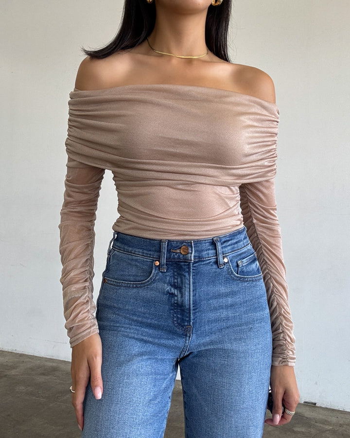 OPHELIA OFF THE SHOULDER TOP IN TAUPE